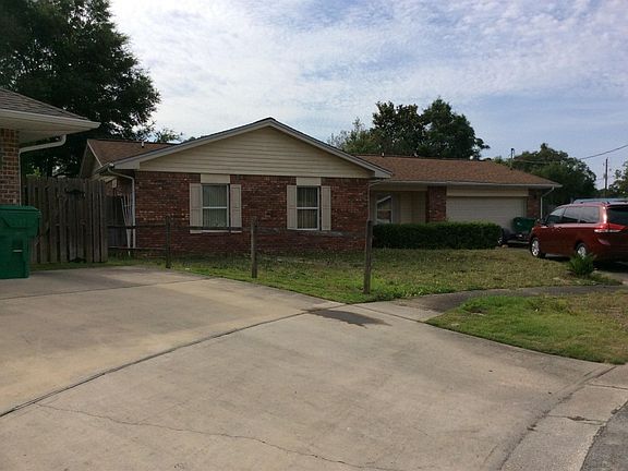 3rd image of 611 Lombard Cir