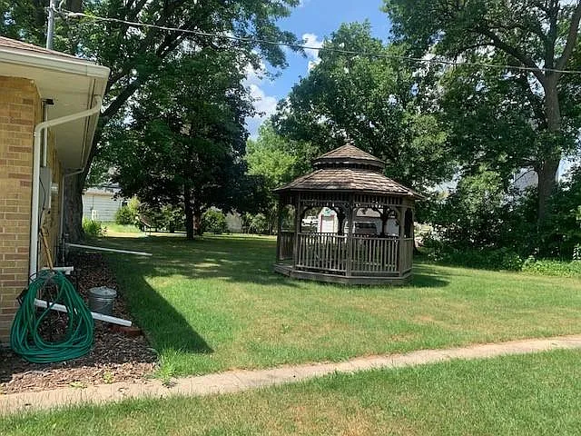 203 W Borden Ave — Photo 9
