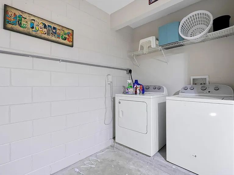 408 Jaybee Ave — Photo 50
