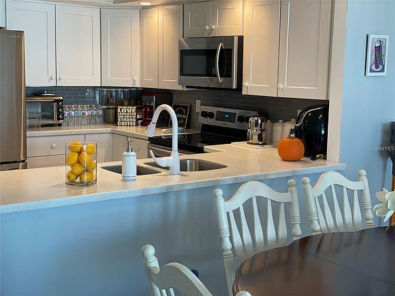 4th image of 101 S Gulfstream Ave #15