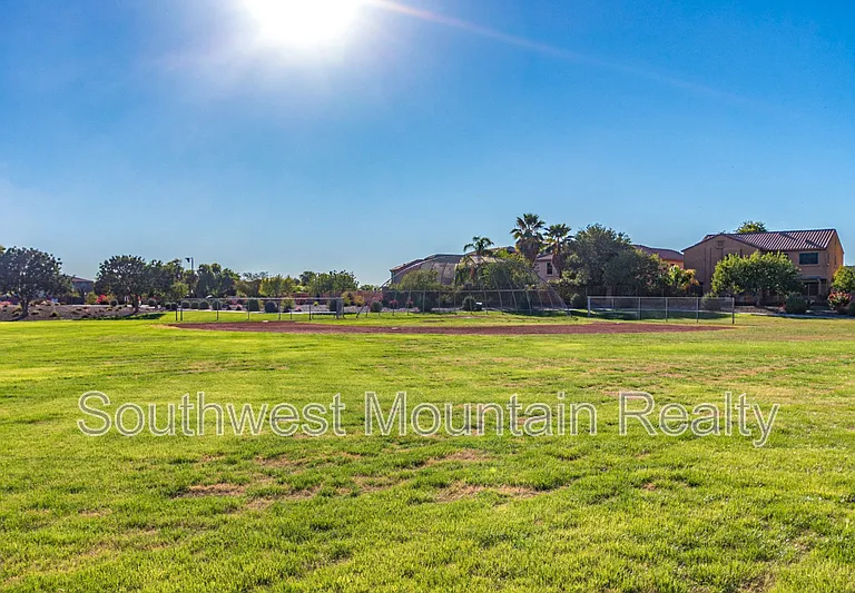 881 E Baylor Ln — Photo 48