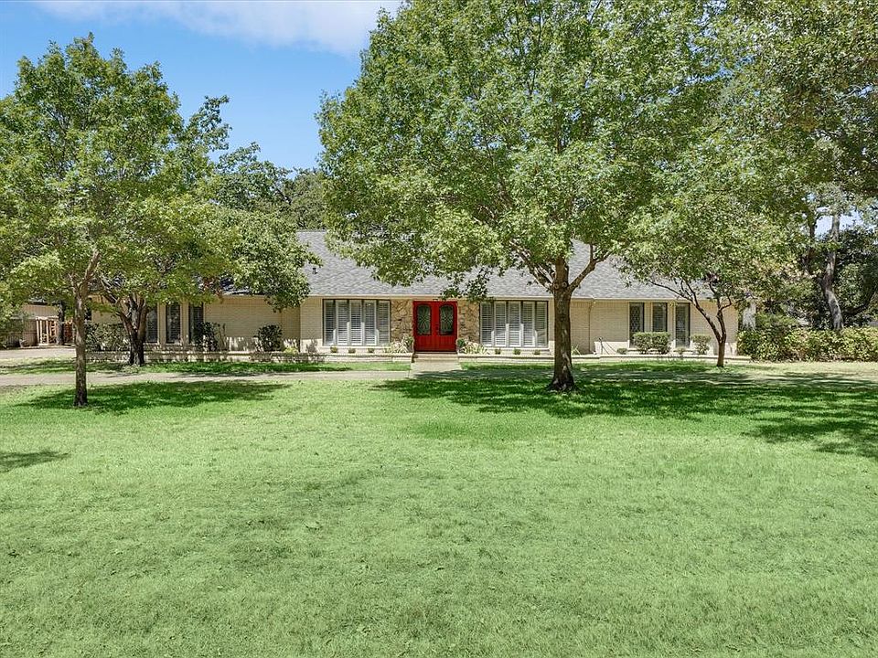 1st image of 301 Oakview Dr