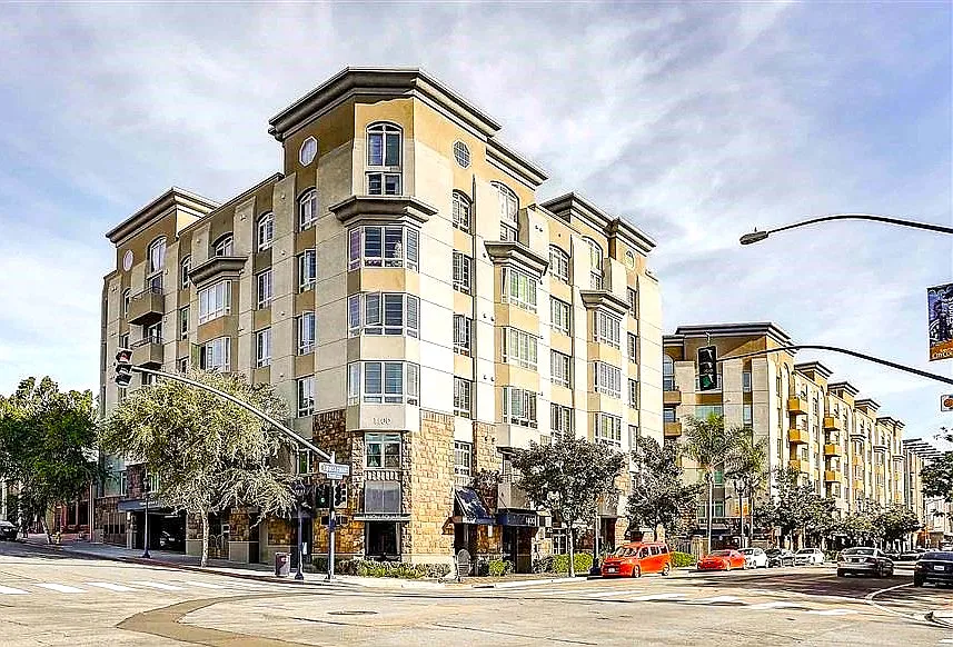 1 bed, 856 sqft, $2,595 — Photo 3