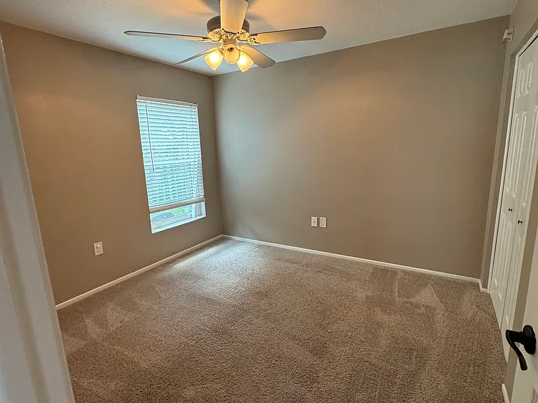 270 Arbor Dr W — Photo 13