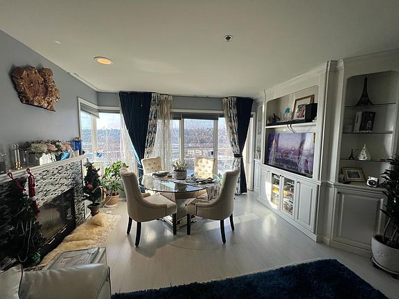 5th image of 2241 13th Ave W APT 302