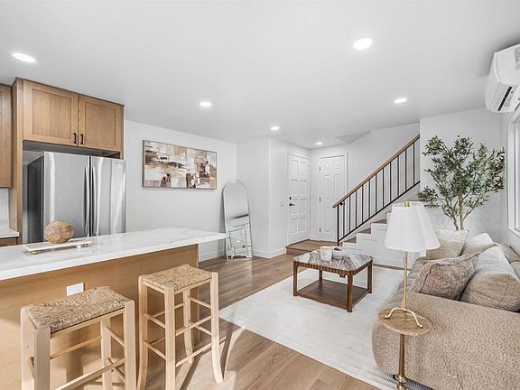 2nd image of 636 Pecos St