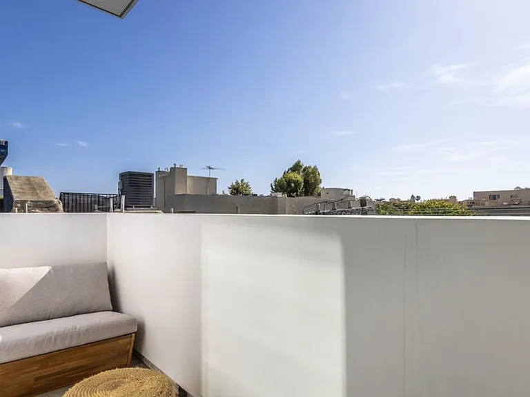 137 N Doheny Dr #2 — Photo 30