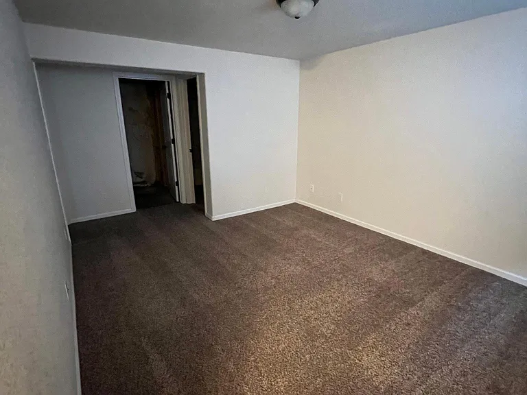 412 Cribbon Ave — Photo 2