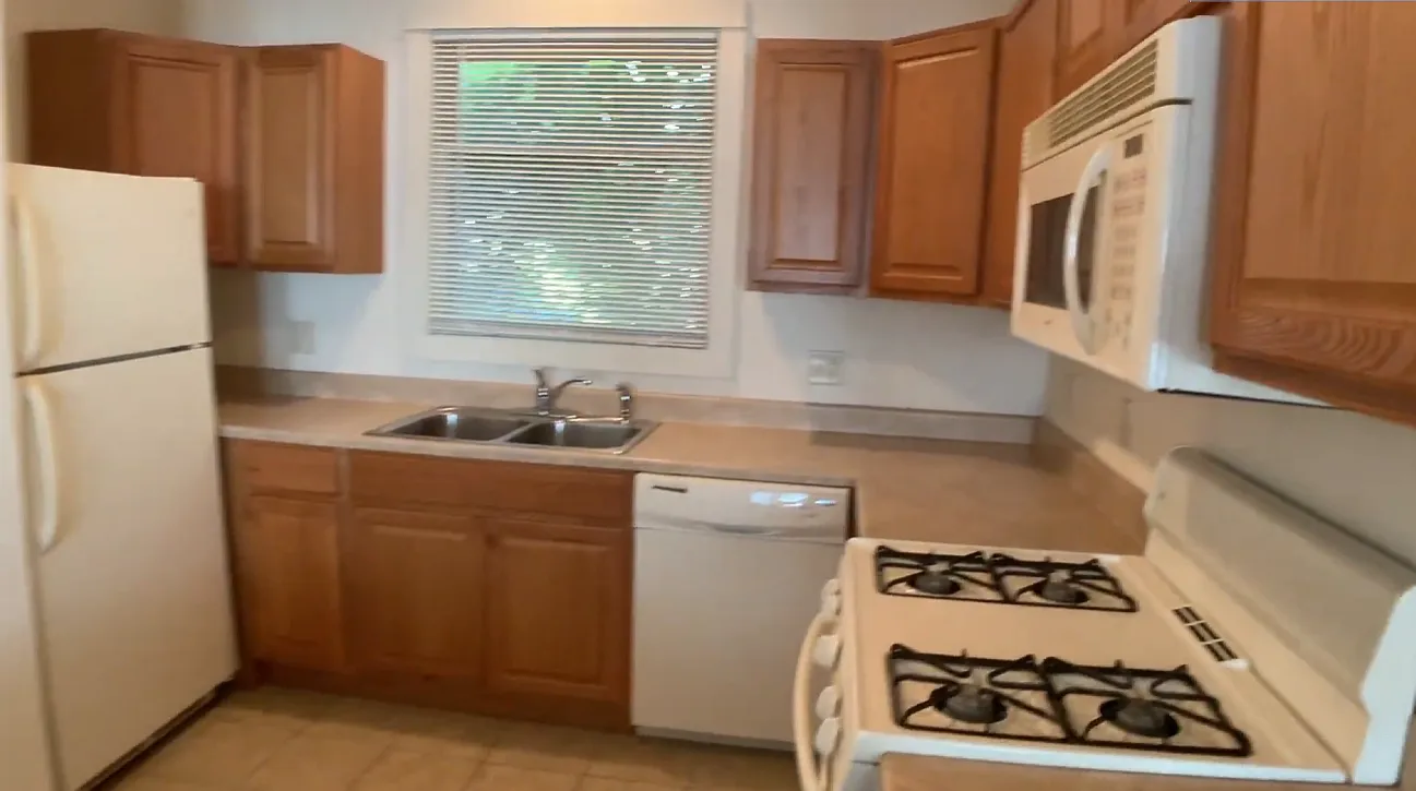 202 Williams Street - 2 — Photo 4