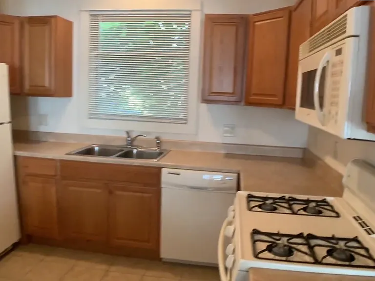 202 Williams St #2 — Photo 4