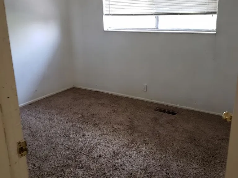 580 S 470th St E #4 — Photo 7