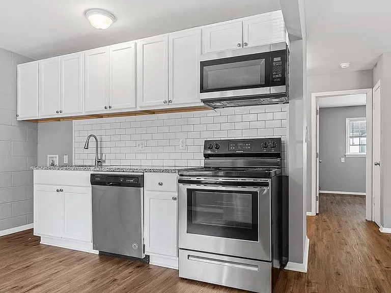 125 Honeysuckle Ln — Photo 11