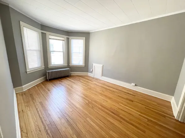 704 Farmington Ave APT C3, West Hartford, CT 06119