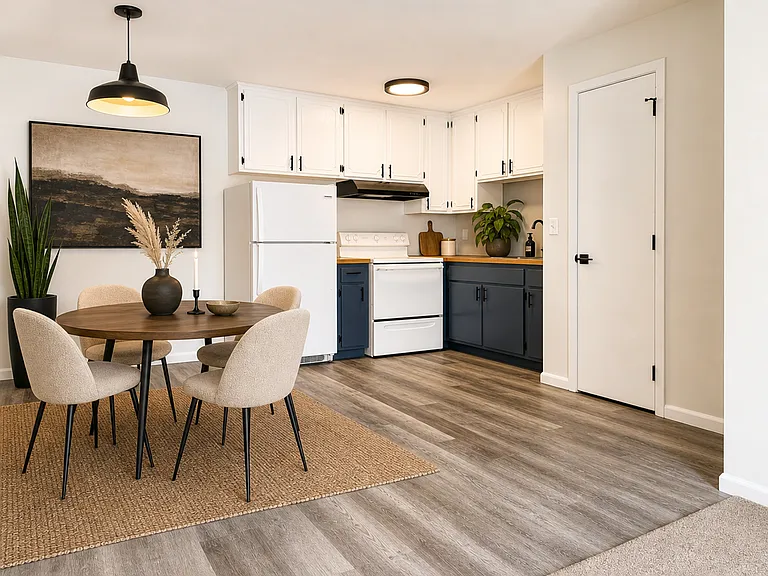 Relax in Style: Discover our Minneapolis Bedroom Haven on Minnehaha Avenue — Photo 5