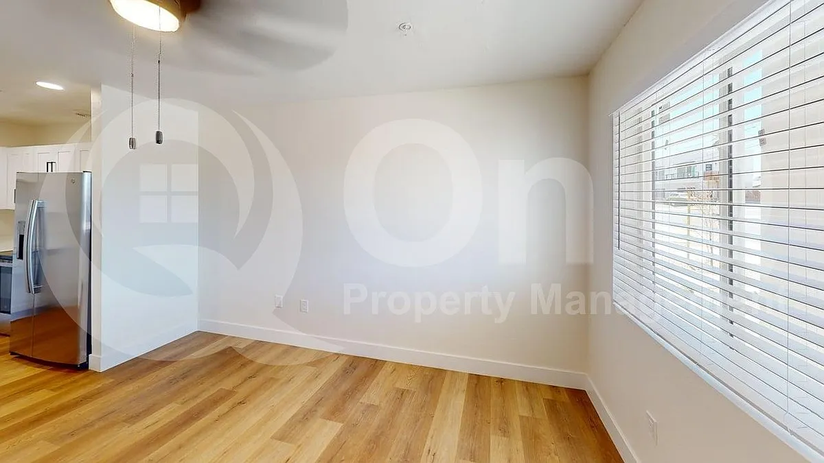 2 bed, 2.0 bath, 1000 sqft, $1,599 — Photo 4