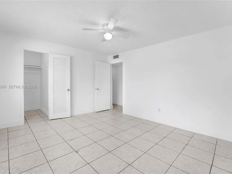 1305 W 53rd St #420 — Photo 17