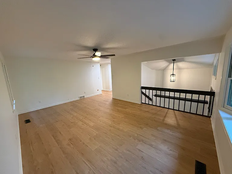 792 Deerlake Rd — Photo 5