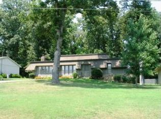 53 Cherokee Rd, Cherokee Village, AR 72529