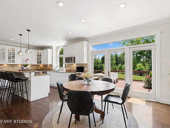 5th image of 301 Belle Foret Dr