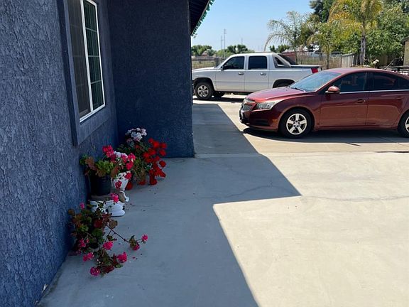3rd image of 20951 Flores Ave