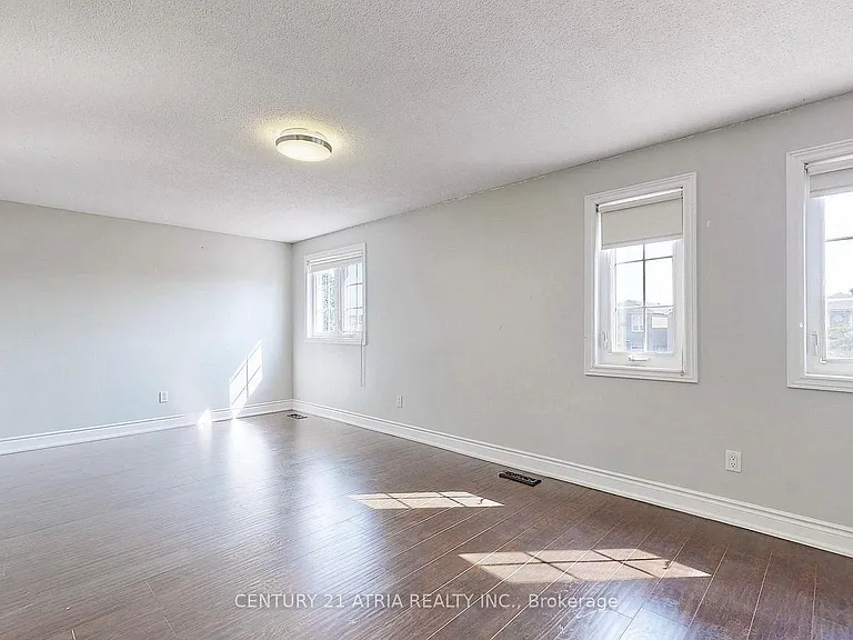 92 Jaffray Rd #UPPER — Photo 17