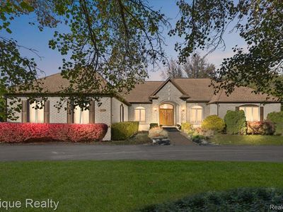 374 Oakbridge Dr, Rochester, MI, 48306