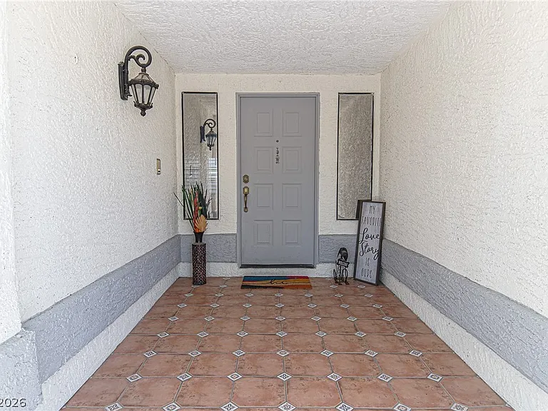 9009 Feather River Ct — Photo 8