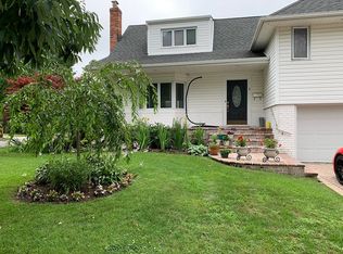 574 Donald Ln, Woodmere, NY 11598
