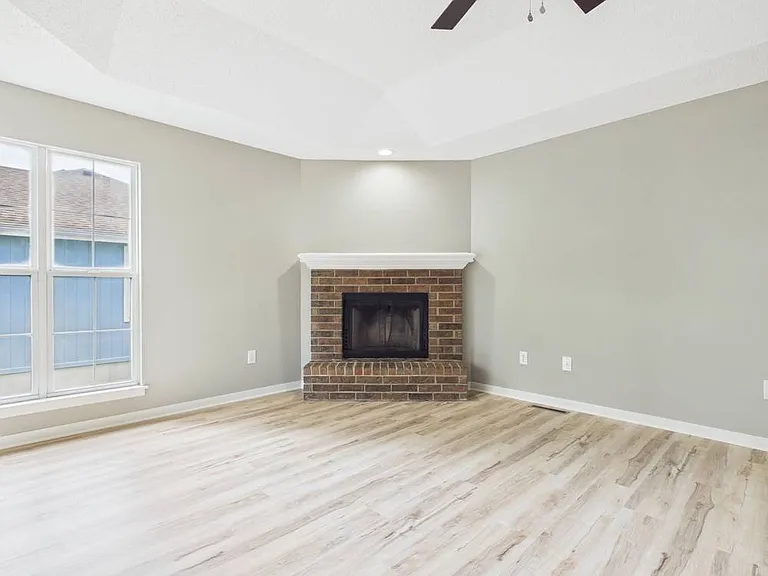 1206 Foxridge Dr — Photo 13