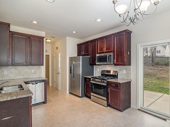 3rd image of 1049 Lakemont Dr
