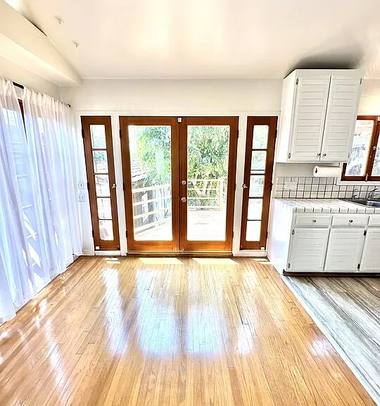 9012 Phyllis Ave — Photo 2