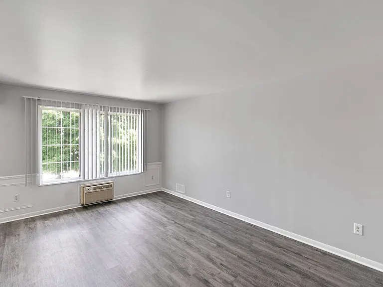 1815 Potomac Cir — Photo 13
