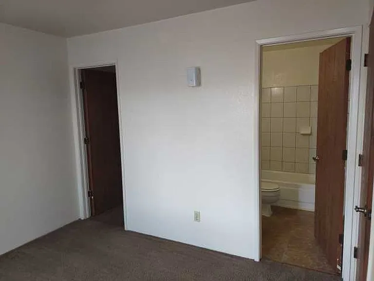 3520 E 2nd St #12 — Photo 20
