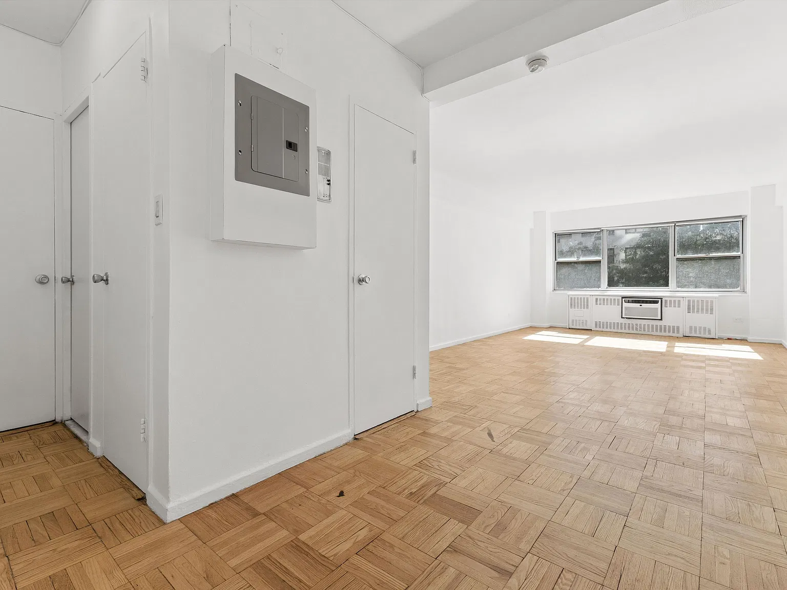 333 East 46th Street — Photo 3