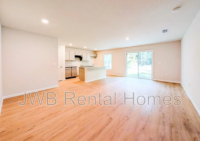 3267 Broadway Ave — Photo 4