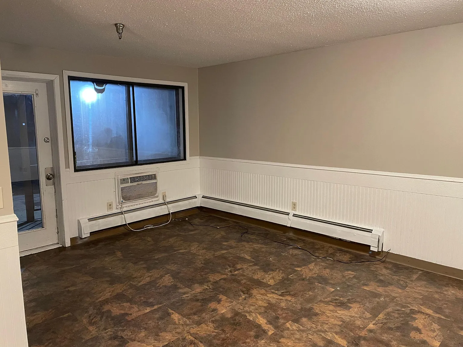 3 bed, 1000 sqft, $1,200 — Photo 4
