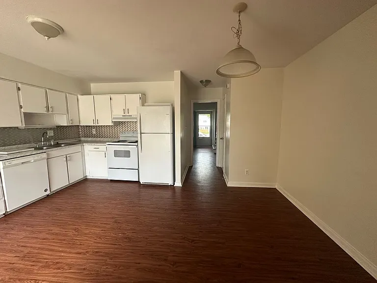 202 Devonshire Rd — Photo 5