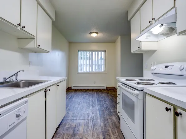 Fircrest Apartments 1159-F, 19511 NE Halsey St APT 209, Portland, OR 97230