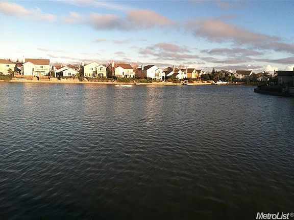 3rd image of 40 Bluefeather Ct