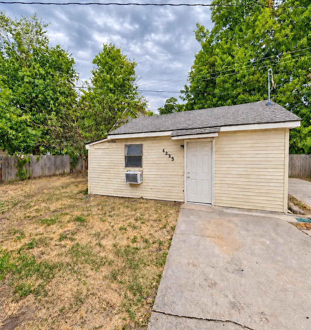 422 Elm Avenue #1/2 - 1 — Photo 1