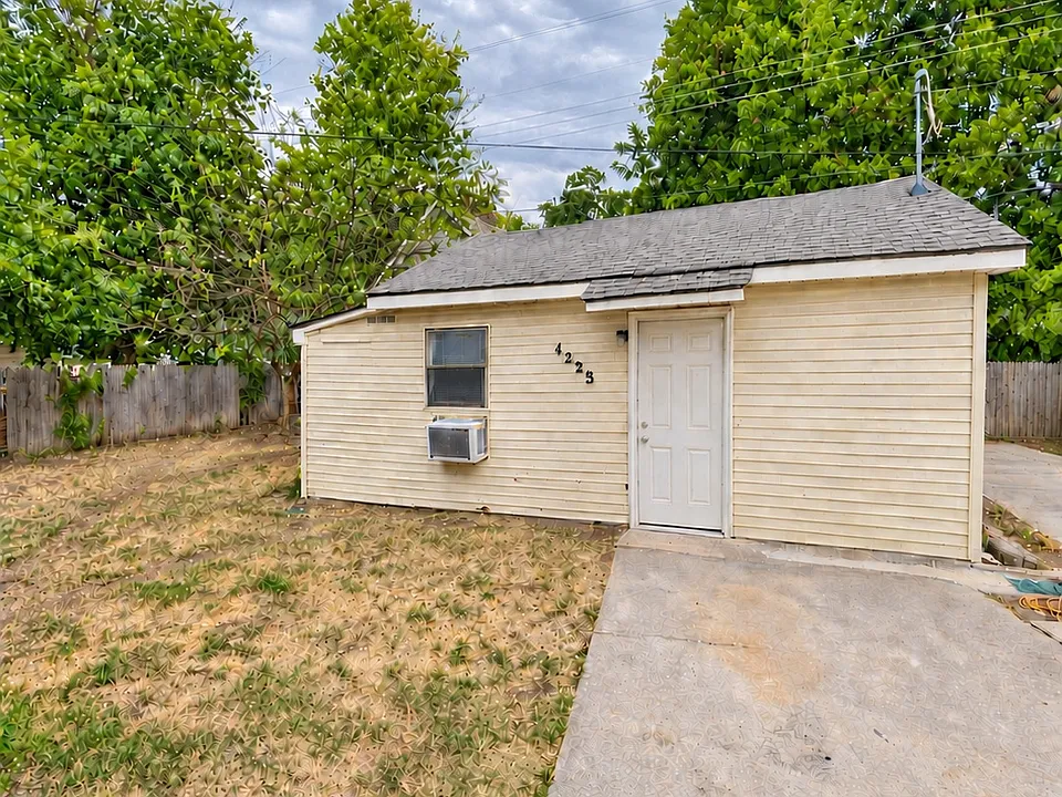 422 Elm Avenue Parent 1/2
