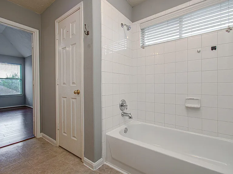 13963 Maximos Dr — Photo 23