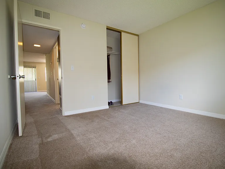 Gold Coast Apartments — Photo 55