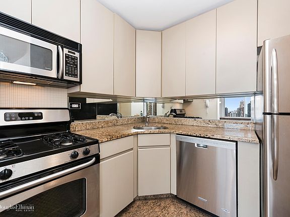 4th image of 400 E 70th St APT 2904