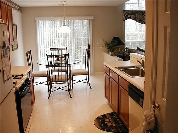 Bright kitchen 