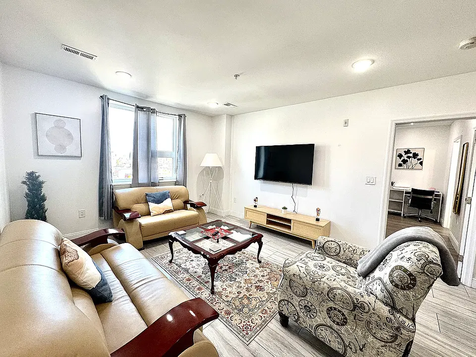 923 N Broad St #5E