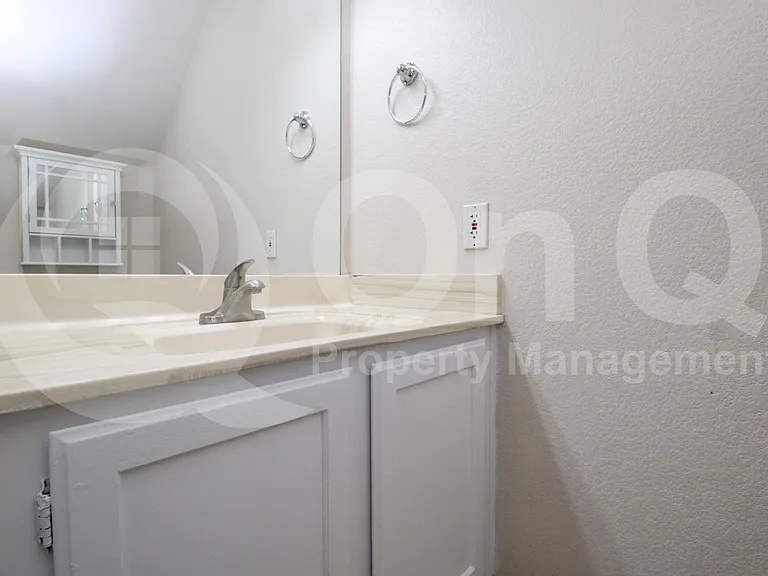 1961 N Hartford St #1049 — Photo 15