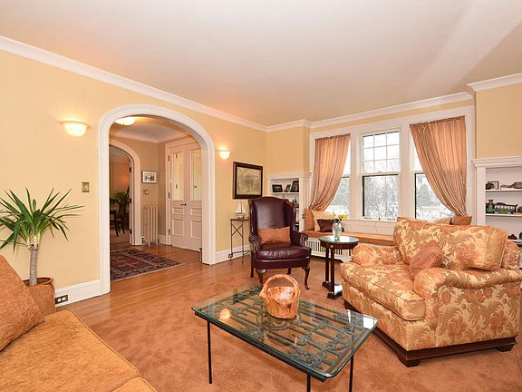 4th image of 3947 N Lake Dr