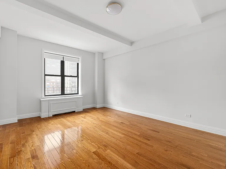 210 W 70th St #816 — Photo 6