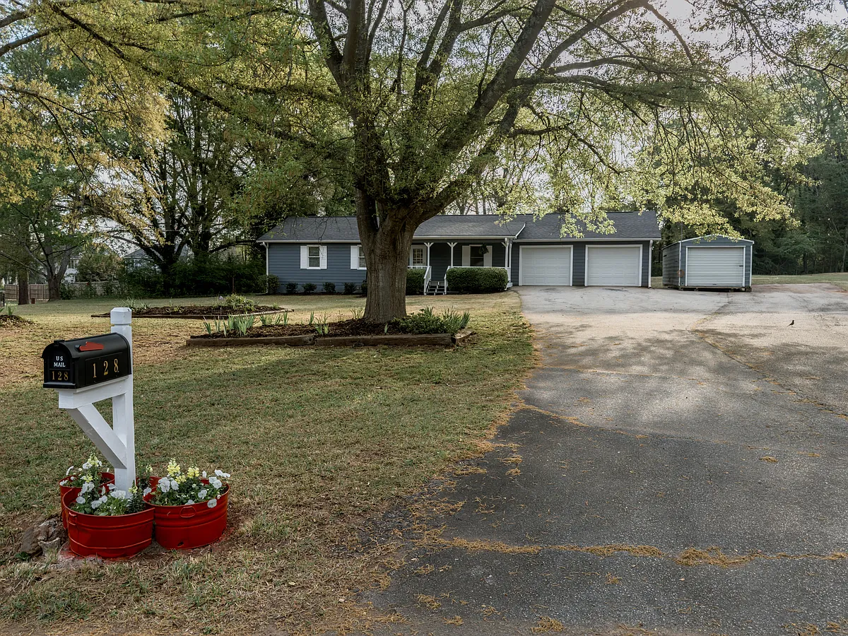 Building Photo - 128 Hunters Ln